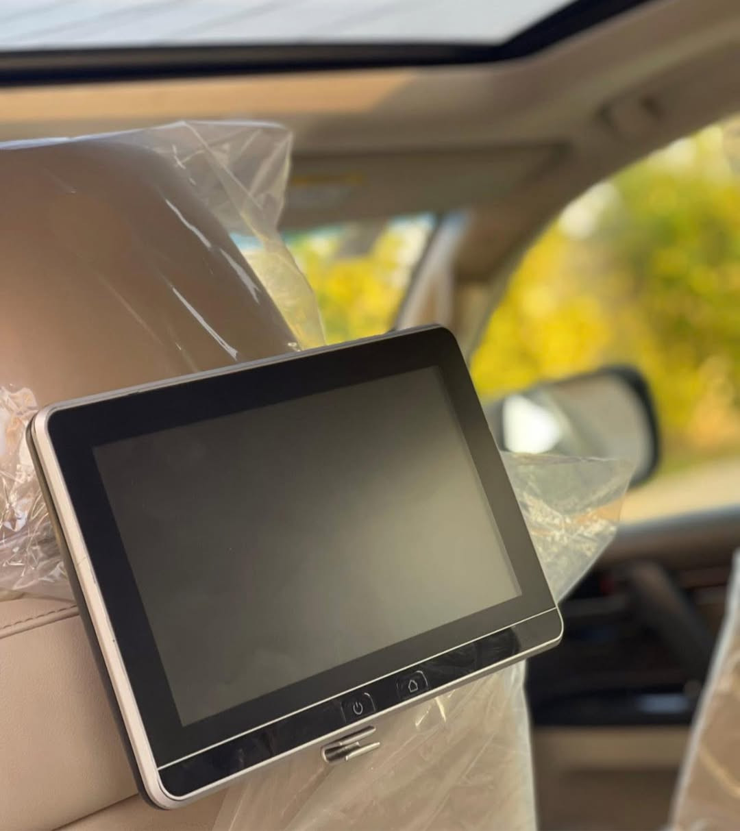 السلام عليكم للبيع او مراوس
لاندكروز 2019 ساز كراند تورنك GXR

فول مواصفات 1/1 
كشن 3دكم 
ثلاث شاشات 
8ايرباك 
باب صندوق كهرباء
السياره صارت بيهة طخه مال دراجه  خفيفه بدون دواخل وتبدل جاملغ وبنيد نفس الون ونفس الكود اصليات بدون قطره صبغ 
رقم بغداد  ب اسمي 
سياره جديده ماشيه 85 الف حقيقي 
تخم تاير صدر جديد سياره جاهزه 
مكان السياره واسط 

السعر 478 ورقه وبي مجال انشالله 
***********
