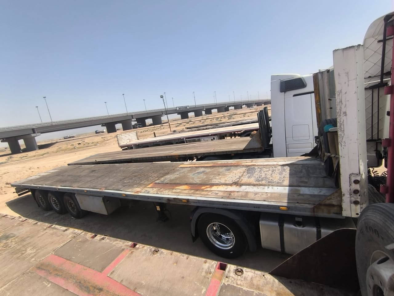 سلام عليكم عربانة للبيع تخون تاير عربانة جاهزة سعر 75 فيها مجال ***********
