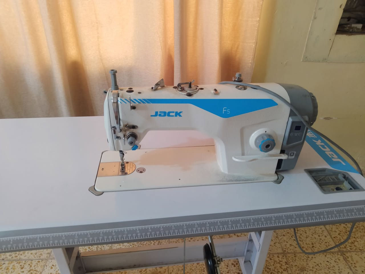 للبيع مكينة صناعية جاك f5  استخدام قليل 
***********
***********
