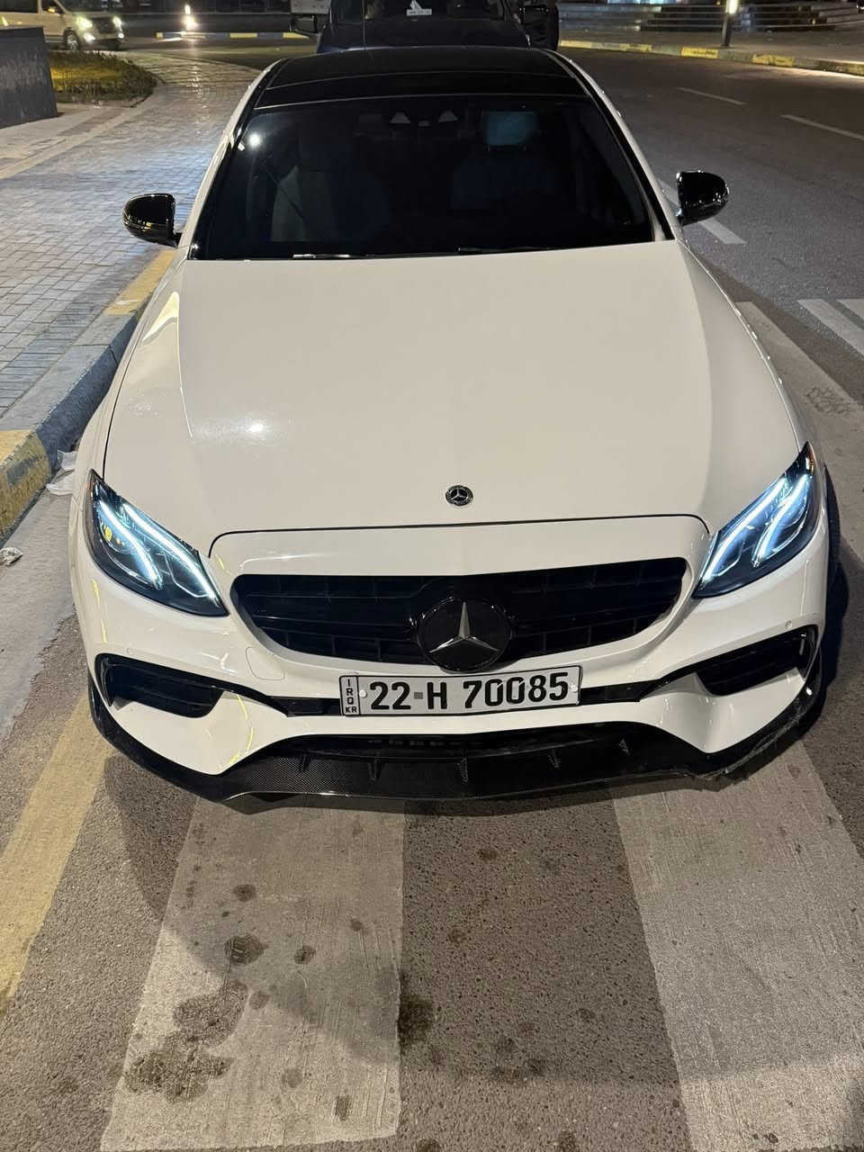 سلام عليكم E350 موديل 2020 

للبيع او مراوس 

مواصفات السياره :
داخل ابيض كريمي ودشبول قهوائي 
داخل دزاين SCLASS بيانو مو عادي ولا خشب 
سماعات برومستر 
فتحات تبريد ليد 
ويل HR 
عليها كت بالكامل AMG
فتحه بانوراما فصين 
دخول ذكي 
حساسات رادارات كامره خليه 
خمس وضعيات قياده 
جنطه كهرباء عال رجل 
وبعد بيها هواي مواصفات 
سعر السياره 335$
الاتصال : ***********
