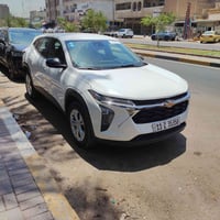 تراكس ٢٤ للبيع سياره جاهزه بدون نقص مواصفات التراكس معروفه  حادث امريك...