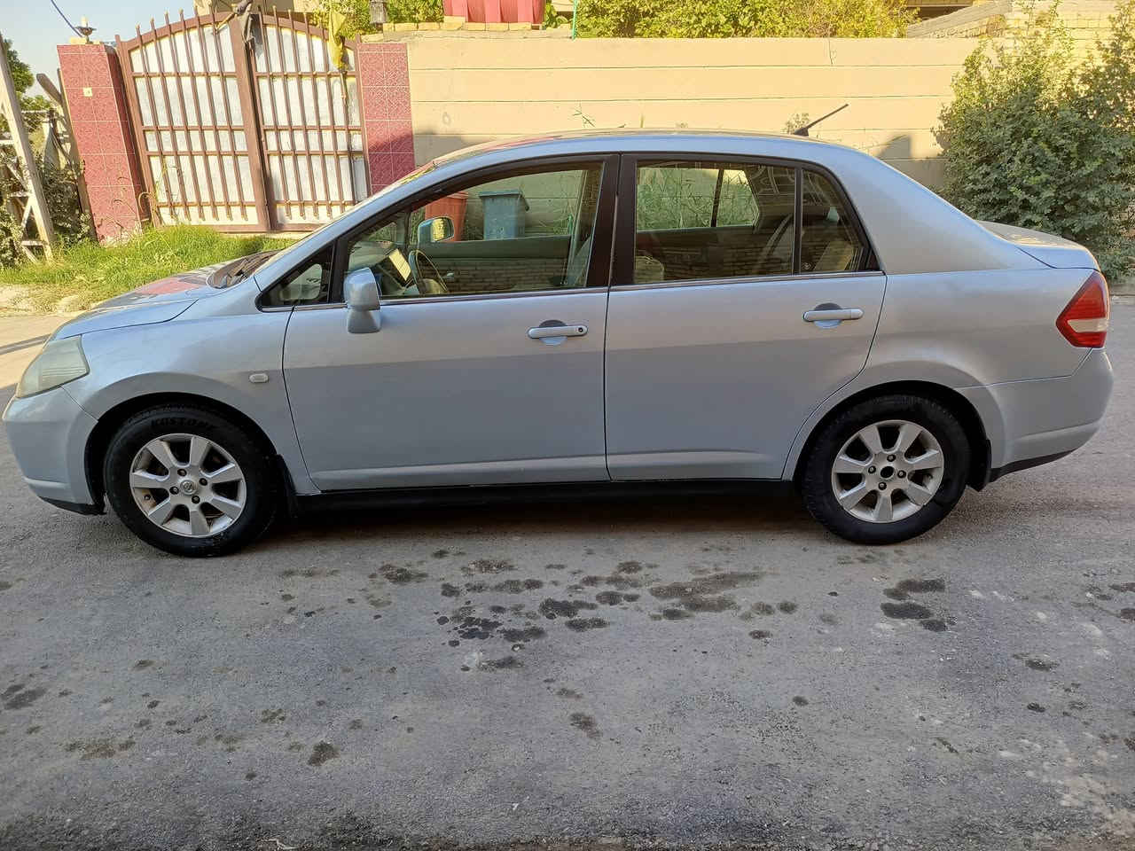 نيسان تيدا موديل 2007 
مواصفات خاصة مكينه وكير خير من الله تبريد ثلج تدفئه شغاله سيارة قطرة معجون ما بيها فقط صبغ عام جماليه سياره بئسمنا غير متواجدين ع فيس السعر 73 بيها مجال مكان السيارة كوت واسط للاستفسار ***********
