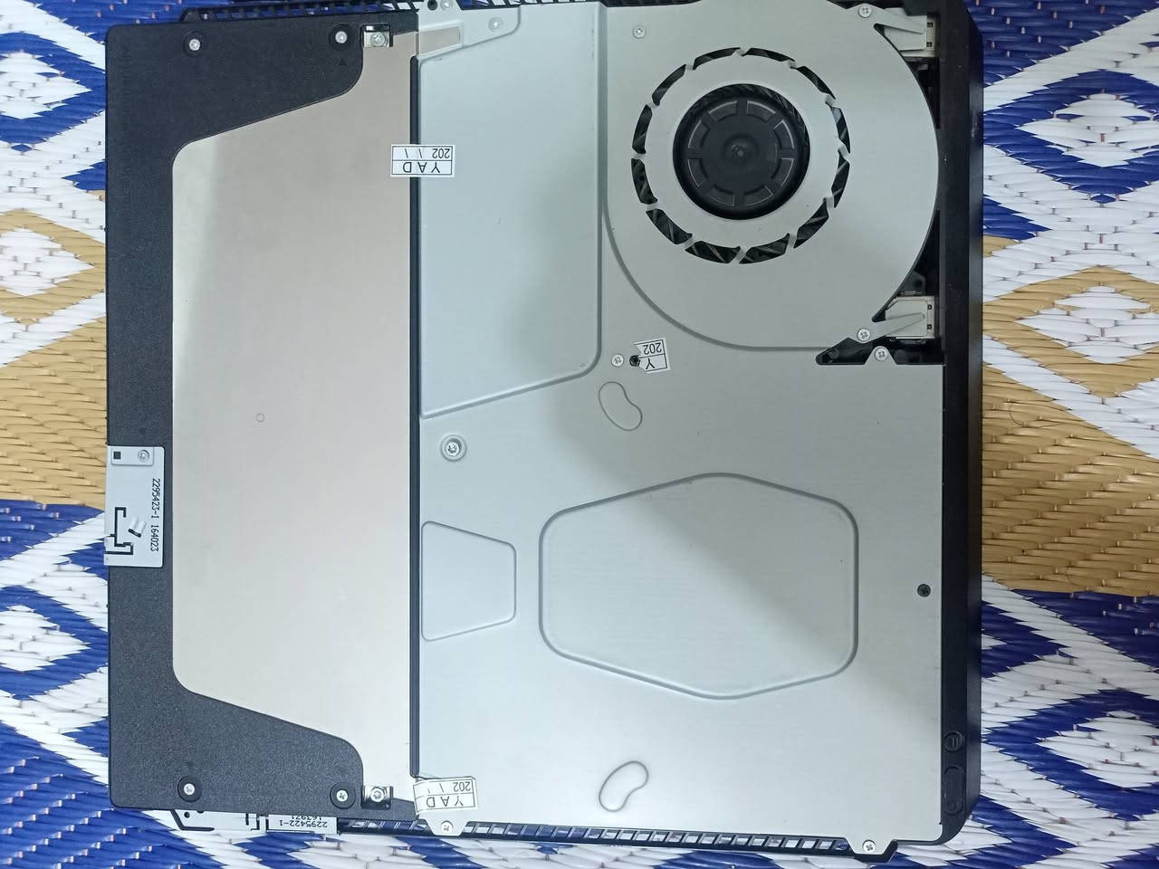 السلام عليكم يتوفر بلاي فور سلم مهكر نضام 12 التهكير ابو القرص الجهاز500 كيكه فول نضافه ما مفتوح لوك ستيكر يجي ويا جوستكات 2 تجاري درجه اولى وهارد 500 كيكه وUPS850 وكافه الملحقات المتعلقه بل جهاز ومن ضمن الالعاب الموجوده  1-انشارتد كولكشن 2-انشارتد4. 3- ثلاثيه كراش 4-كراش4  السعر 340الف وبي مجال مكاني نجف للتواصل واتساب ***********
