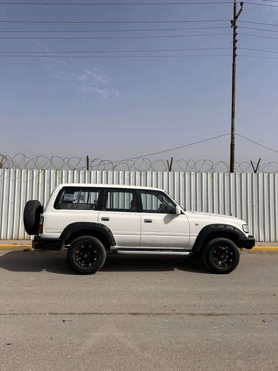 لاندكروز ليلى علوي موديل 90 
محرك محور لكزز 1uz ls400
رقم بغداد الجديد بأسمي تحويل ثاني يوم

محرك وكير كفاله 
كفاله من كافه الاصوليات 
حداديه جديده 
تبريد شغال ثلج 🥶
مصبوغه للجماليه بدون حادث 

السعر 67$ ورقه وبيها مجال قليل 

مكاني بغداد العامريه 
الرقم ***********
