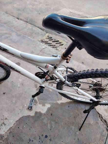 بايسكل للبيع نظيف استعمال قليل حجم 26 والباقي موضح بالصور السعر 100 الف للاتصال *********** وبي واتساب
