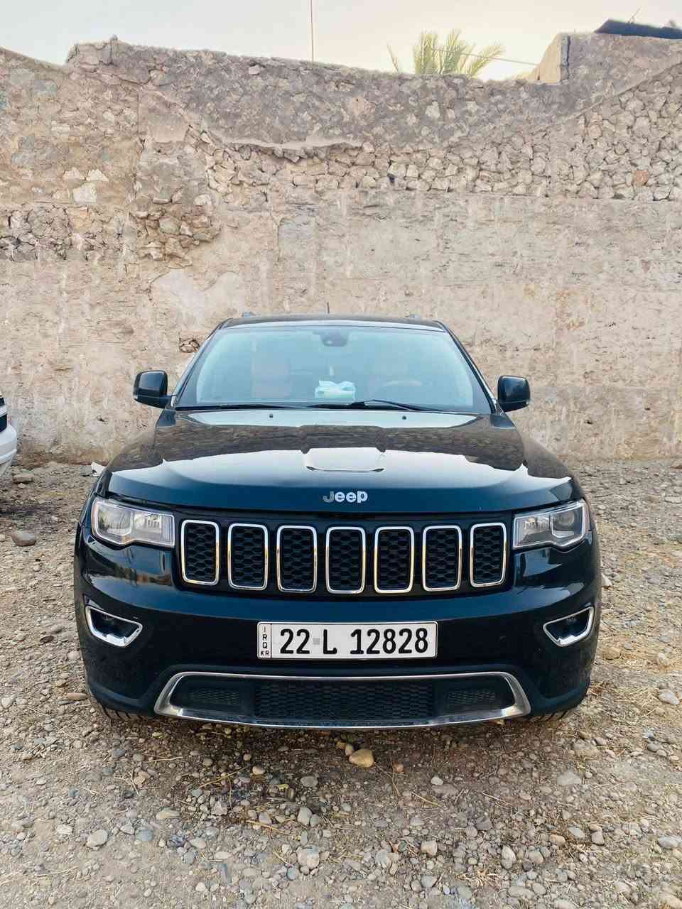 السلام عليكم جيب موديل ٢٠١١ محدثة ١٩ السيارة خليجي رقم وهزه وبراد وسنويه كله جديد السياره بيه قطع صبغ اني ابيعلك صبغ عام لان البنيد طاير على كصت القماره ونصبغت ويلات ١٨ تدفئة تبريد كير ومحرك وباتري كله جديد السعر ١٣٥ وبيه مجال واذا اكو غير لون هم جيب اراوسه سويج بسويج مكاني ديالئ الخالص ***********
