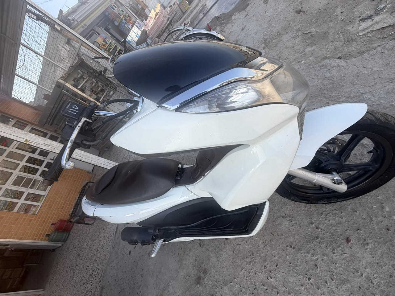 السلام عليكم دراجه بي سي اكس الجيل الأول 
دراجه نظيفه كلش نقصها بس كلجات
إذا مراوس عادي بجيل ثاني كون ياباني
دراجه ع الفحص تكلبها براحتك 
العنوان الأمين قرب شبكه الكهرباء خلف السده
هاتف ***********
