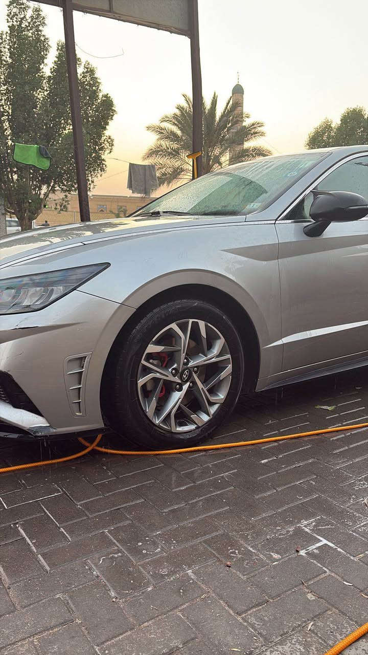 للبيع سيارة: سوناتا وارد امريكي
•الضرر: دعامية امامية ومقدمة البنيد 
•الرقم: بصرة بأسمي
•الايرباكات: سليمة
 الشواصي سليمة

•المواصفات :
▪️السيارة:سوناتا 
▪️الموديل: 2021
▪️المحرك: 2500 تنفس طبيعي
▪️العداد:51ميل وقابل للزيادة
▪️حجم الويل: 17 مع تخم تاير 
▪️لايتات زينون حاجب LED مع كشافات دعامية زينون
▪️قمارة حديد
▪️رادار امامي مانع تصادم 
▪️حساسات خلفية اصل
▪️حساسات ورادارات الانحراف عن المسار
▪️حساسات ورادارات الاجتياز الجانبية (نقاط عمياء)
▪️كامرة خلفية اصل
▪️غرفة السيارة : كشنات السيارة مخمل 
▪️شاشة الدشبول حجم كبير للتحكم بايعازات السيارة
▪️تدفئة لكشنات المقدمة مع تدفئة ستيرن
▪️بصمة دخول 
▪️تحكم فول كهرباء الكشنات المقدمة
▪️اشاير بالمرايا الجانبية
▪️سستم صوت 
▪️تحكم ستيرن جهتين بلوتوث وحاكية وكروس سرعة 
▪️نظام ABS مانع انزلاق
▪️السيارة مواصفات ، جديدة وبوضع الشركة .

السعر المطلوب:173ورقة مع المجال قليل 
 
الاتصال على ‭*********** البصرة, العراق
