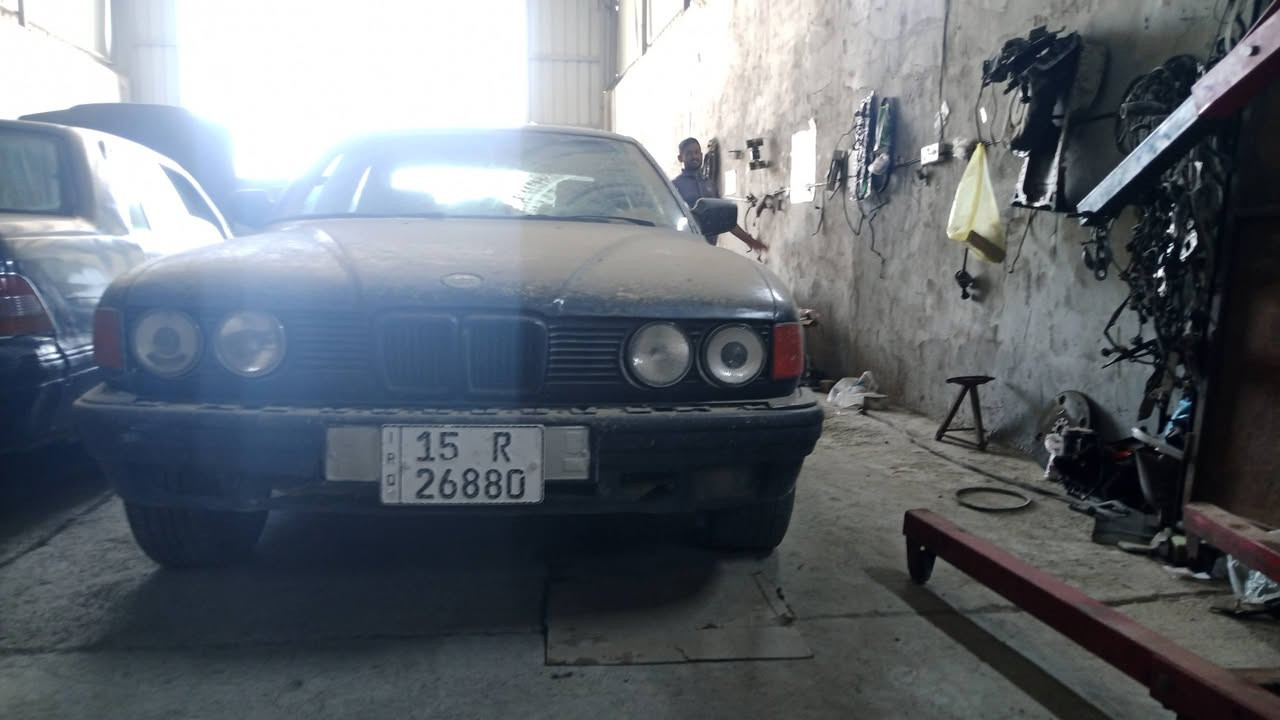 سلام عليكم بيئم 735 موديل 92 رقم انبار انكليزي سنوية 31 باسم جيرانه السيارة بيها ضربة جاملغ الامامي جهة العبري والكير كايم السعر 25 وبيها مجال مكان السيارة محافضة الديوانية قضاء المهناويه للاستفسار ***********
