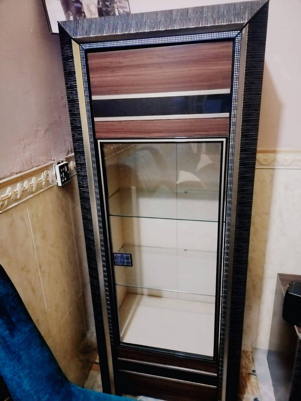 من رخصة الامن
ملحق عدد(٢)يرهم مكتبه حافظة حقائب
كراسي عدد٢ دوار 
مطفئة حريق عدد٢
شمعات كهربائيه مكافحة الحشرات
كومدي خشب جرارات عدد١ مع ملخق
فلترماء أصلي عدد١
ثلاجه LG
بلجكتور 
راوتر حديث لكيبل ضوئي 2
اتصال ***********
