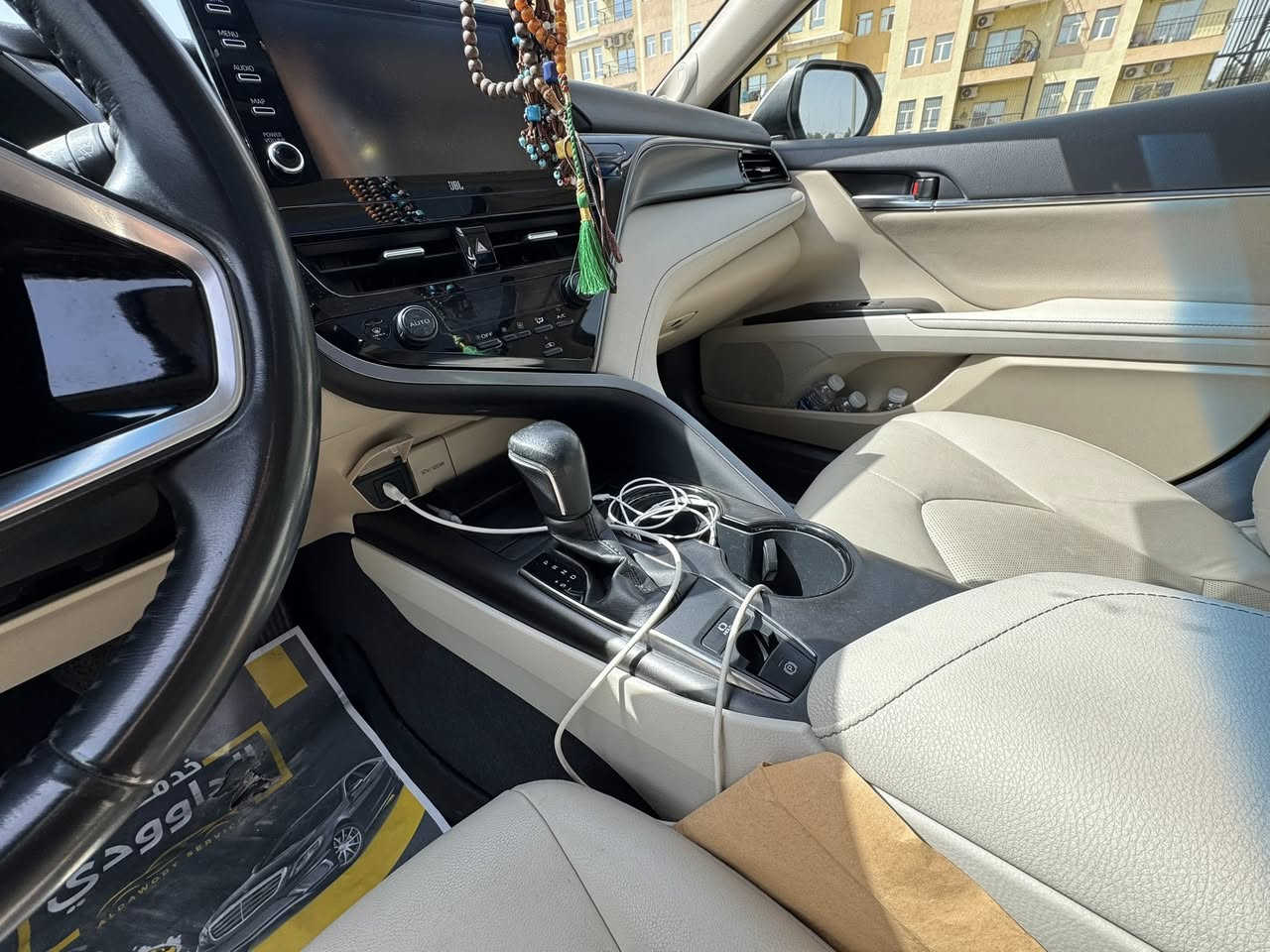 السلام عليكم
للبيع كامري  
موديل 22 
فىة GLE X
وكالة خليجيه ( عبدالطيف جميل ) 
جايه فوول مواصفات 
اخوان السياره فول من حساس التاير لفتحت القماره 
داخل اوف وايت 
سبير بعده ع وضع الشركه
محرك 2500cc تنفس طبيعي طبعا 
حساسات كامره 
شاشه وسطيه برده خليفه 
كشنات كهرباء 
السياره ماشيه 48 كيلوو
وباقي مواصفات الكامري المعروفه 
اخوان السياره بيه رصعه بالجاملغ الخلفي الايمن 
وبيه شكم شخط بالدعاميه للامانه
السعر ب230 ورقه وبيه مجال حك الجيه
مكان السياره بغداد ورقم بغداد
تحويل مباشر ثاني يوم
واي استفسار اني حاضر

***********

***********
( محمد الصعب )
