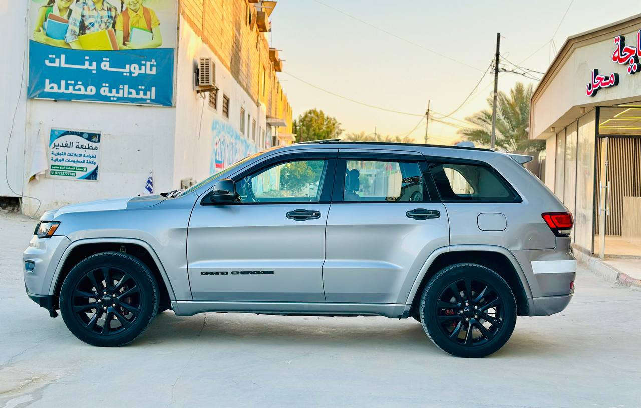 السلام عليكم جيب 2018 بلاك توب
حادث جاملغ وبنيد فقط
رقم بغداد الدولي / سنويه و هزه وارقام جدد تحويل مباشر 
المواصفات فول بلاك توب 
- مكينة 3,600 / 6 سلندر
- صندوق كهرباء
- كشنات جلد  
- كشنات تحكم كهرباء 
- كشنات تدفئه + تبريد
- كشنات خزن Memory
- ستيرن تدفئه
-شاشة CarPlay اصليه 
- كاميرا خلفية دوارة
- بصمة تشغيل / بصمة ابواب
- حساسات خلفية 
- حساسات جانبيه نقطه عمياء فور ويل
توقف عنده الرجوع بك
اطفاء ذاتي 
- ويل حجم 20 بلاك اصلي وتخم تاير جديد
لسياره جديده وجاهزه مابيه اي نقص مكاني بابل سعر 180 للاستفسار ***********
