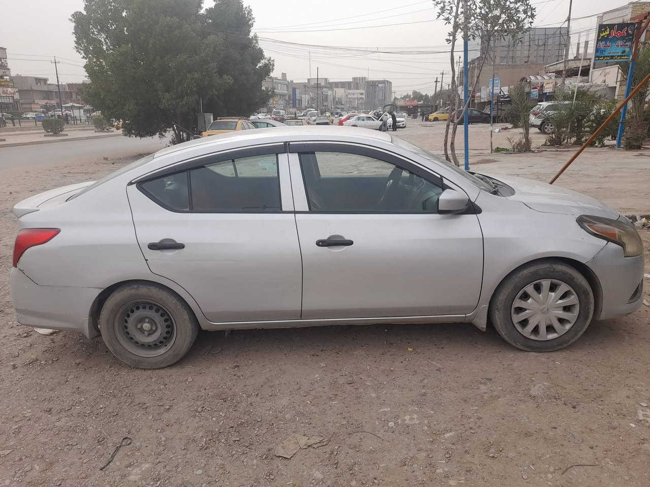 سلام عليكم نيسان فيرسة موديل ١٩ وارد امريكي حادثه جاملغ أمامي سيارة نضيفة يرادله ترتيب فقط سعر ٨٥ وبيه مجال حك جيه مكان دورة رقم ***********
