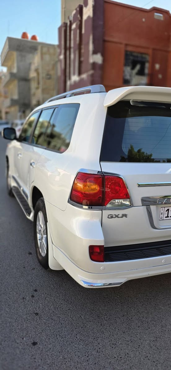 السلام عليكم لاندكروز ٢٠١٤  بريم  اصل رقم بغداد باسمي تحويل مباشر السياره 6 سلندر محرك 4000 GXR سياره معروفه مواصفات البريم سياره بيها الجاملغ الامامي جهة اليمين مصبوغ بمكانه لافتح ولا معجون  ولا ضربه انشخط وانصبغ وبيها بارد بلباب الورى جهة اليمين فقط كير محرك كفاله ممفتوحات السياره ماشية 157  السعر  اتصل عرقم وبيك خير وتدلل *********** مكان السياره بغداد
