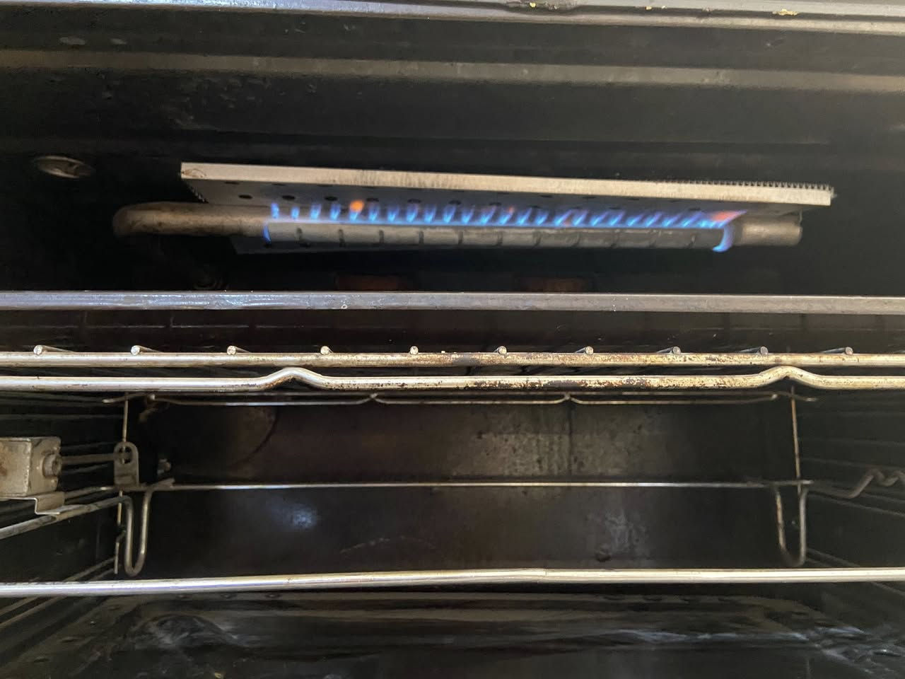 سلام عليكم : طباخ كريازي : شرط فحص ( وضمان) جديد معنه كلمه سعر 250  رقم ***********
