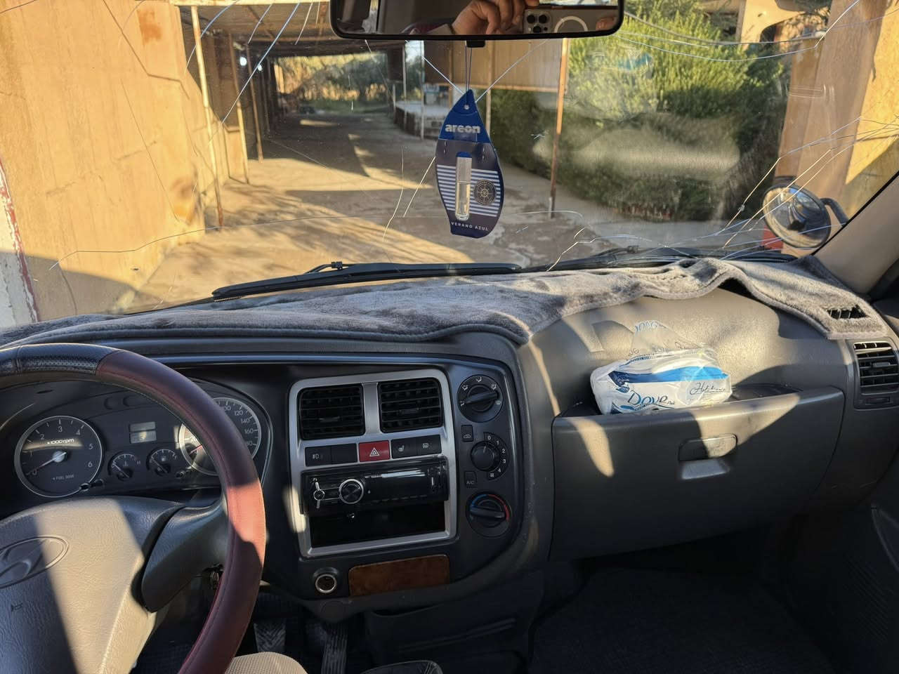 السلام عليكم 
للبيع بورتر موديل2005 رقم صلاح الدين انكليزي بأسمي 
محرك 300 ميكانيك 
كير محرك اكسل جيد 
صدر امامي خلفي جيد 
كهربائيات كله شغاله 
تدفئه تبريد شغال 
ترايك وين متريد السياره على ايدي اي نقص ماكو 
السعر 70وبيه مجال 
للاستفسار الاتصال ***********
