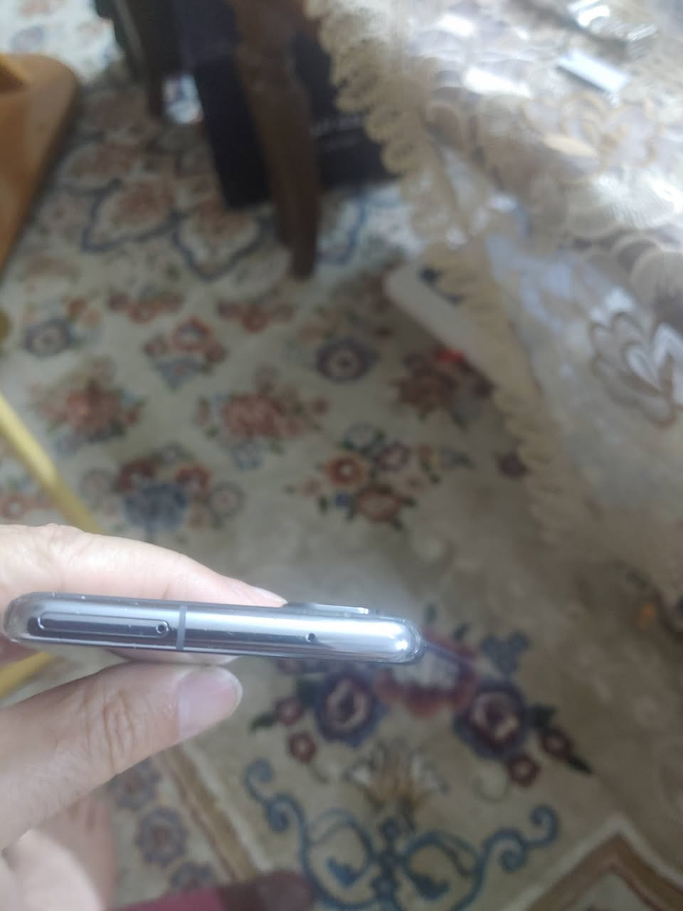 سامسونك S20 5G النسخة اليابانيه docomo ذاكره 128 نظيف جدا بس بيه دكمة البور شويه تتحرك من مكانها. 
السعر 180 الف
يوجد توصيل لكل العراق
للاتصال
 ***********
