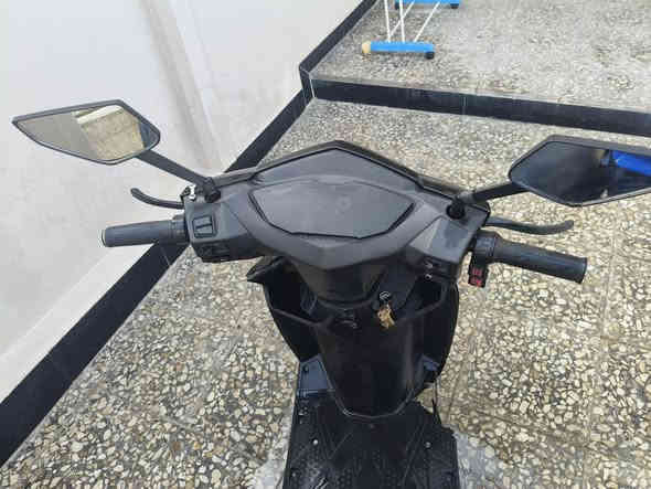 السلام عليكم دراجه شحن ماتركس 6 بطاريات مستخدمات 4 اشهر
كهربائيات شغاله كلها وبصمتين
نظام البك وتايرات جدد
فقط كفراتها يرادلها ترتيب
السعر 450 الف
بغداد البلديات
***********
