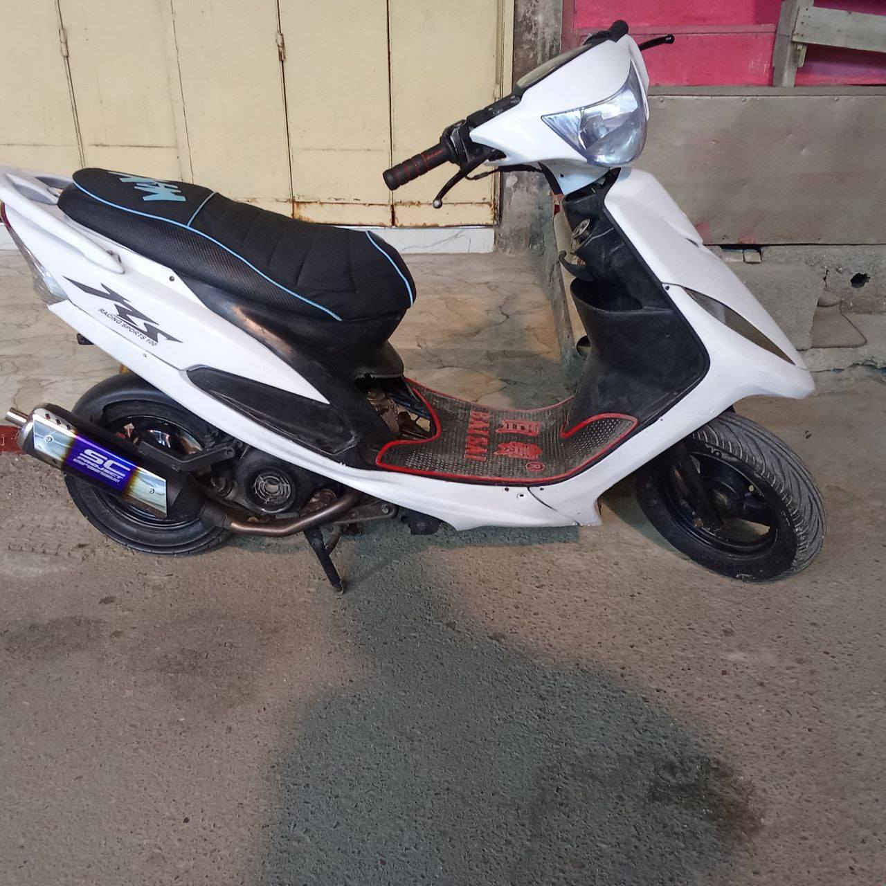 السلام عليكم دراجه ماكس عدله للبيع الدراجه مفتوحه مره وحده شلعه و معدل ونعومه خير من الله السعر 650 ب بيهه مجال المكان بصره ابو الخصيب الرقم ***********
