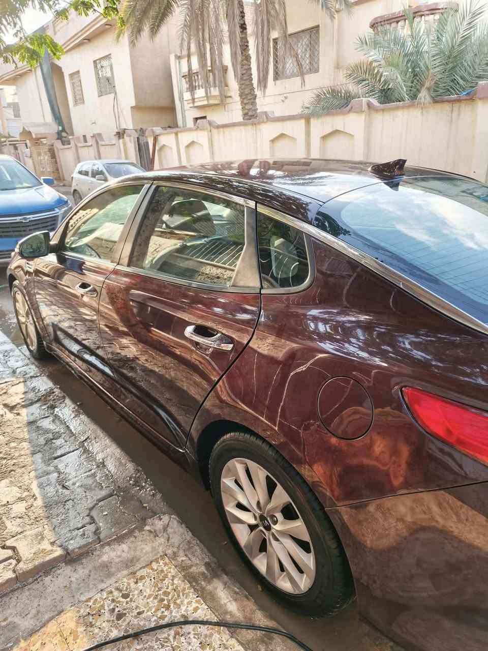 كيا اوبتما للبيع موديل 2017 لون كرزي وارد امريكي حادث بنيد فقط امريكا بدون دواخل ونطخت عندي جوه قبق البانزين شبرصبغ صور سونار بلمنشور سيارة جديدة كير مكينه حداديه تبريد ثلج  محرك 2400 مواصفات نص فول شاشه وكامره دواره وتحكمات وانضمة قياده لايت زنون وباقي المواصفات المعروفه رقم بابل دولي باسمي السعر 125 ومجال بصيط للشراي للاستفسار اتصال ***********
