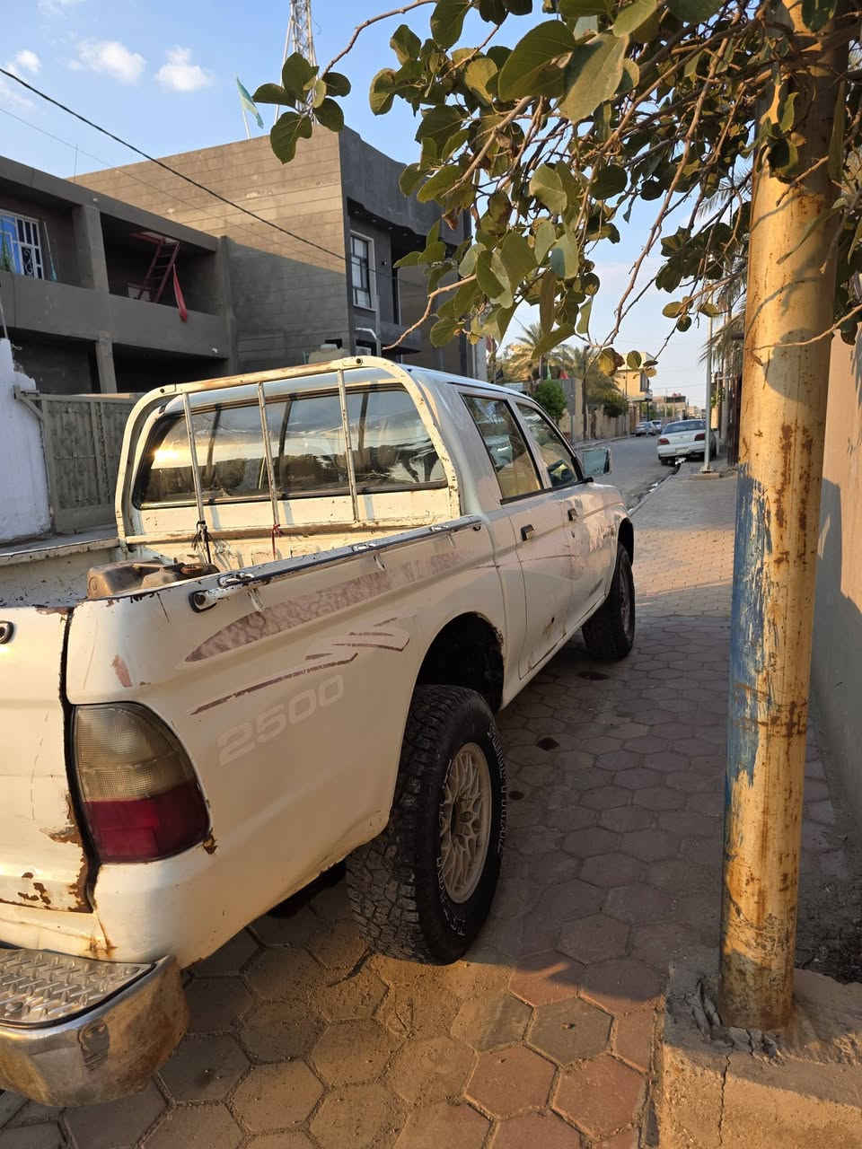 مسيوبيشي ٢٠٠٥ رقم بغداد سنويه لل٢٨ السياره كاز فور ويل بلاديه مكاتها واسط الزبيديه سعرها ٦٦ وبيها مجال للاستفسار ***********
