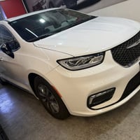 للبيع 2023هايبرد  بانزين.    فول فتحه حادث خفيف. السعر275. بي مجال. تر...