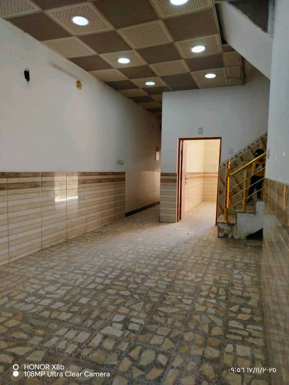 حي السلام طابقين المساحه ١٠٠م مقابل ساحه خلف مدينة الالعاب موقع مميز
ممكن تذكرلي تفاصيل التوزيع داخل الدار: شكد بيها غرف، صالة، مطبخ، وحمّامات؟: 
٣ غرف منام 
شكد السعر النهائي؟ وهل بيه قابلية للتفاوض لو ثابت؟ وإذا تحب، تذكرلي أيضاً رقم المنطقة/الزقاق وأقرب معلم حتى أوضح الموقع أكثر.: 
خلف مدينة الالعاب قرب مدارس الإمام علي ع قريب على أربع شوارع و قريب على سايدين غري سلام الموقع ممتاز و مرغوب 
