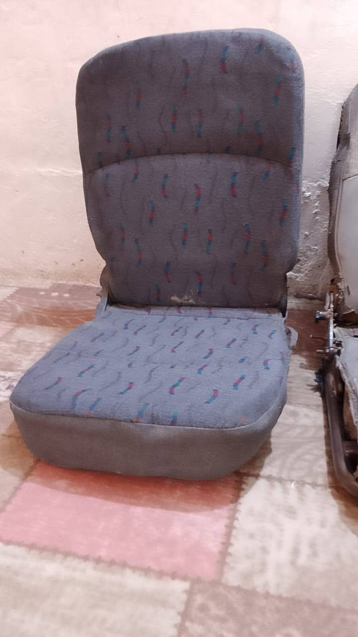 السلام عليكم كشن قلاب ستاركس زوج السعر 250 وكشن بين السائق والعبري الصدر السعر 100 عنوان نجف لل اتصال ***********
