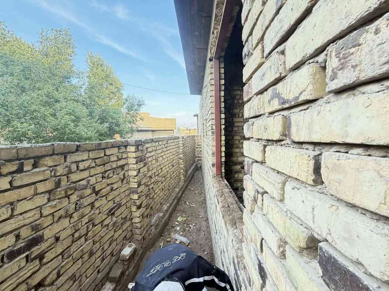 لبيع هيكل ٢٠٠متر طابو زراعي سند ٢٥  عنوانه حي الرضا الثانيه بفرع صالون نازك متكون من غرفتين نوم وصاله وكلدور ومطبخ وموزع ومجمع صحيات وبيتونه وستاره  الاتصال على الرقم ***********
