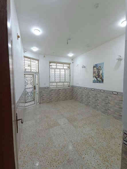 للبيع  مشتمل طابو زراعي سند 25 مساحه 105متر واجهه 9 طابق واحد محتوياته غرفه وصاله ومطبخ وكليدور مجمع صحيات داخليه وخارجية ومناور عدد 2 تبليط عرض الشارع 9متر موقع جدا ممتاز  العنوان زوير الغربي خلف بانزين خانه بته منطقة مخدومه بالمجاري
 السعر 97 قابل للتفاوض مكتب الشمس للعقار  
*********** وات ساب 
***********
ملاحظه استلام مباشر البيت فارغ حالياً ممكن تأخذه استثمار لايقل وارد شهري 350الف
