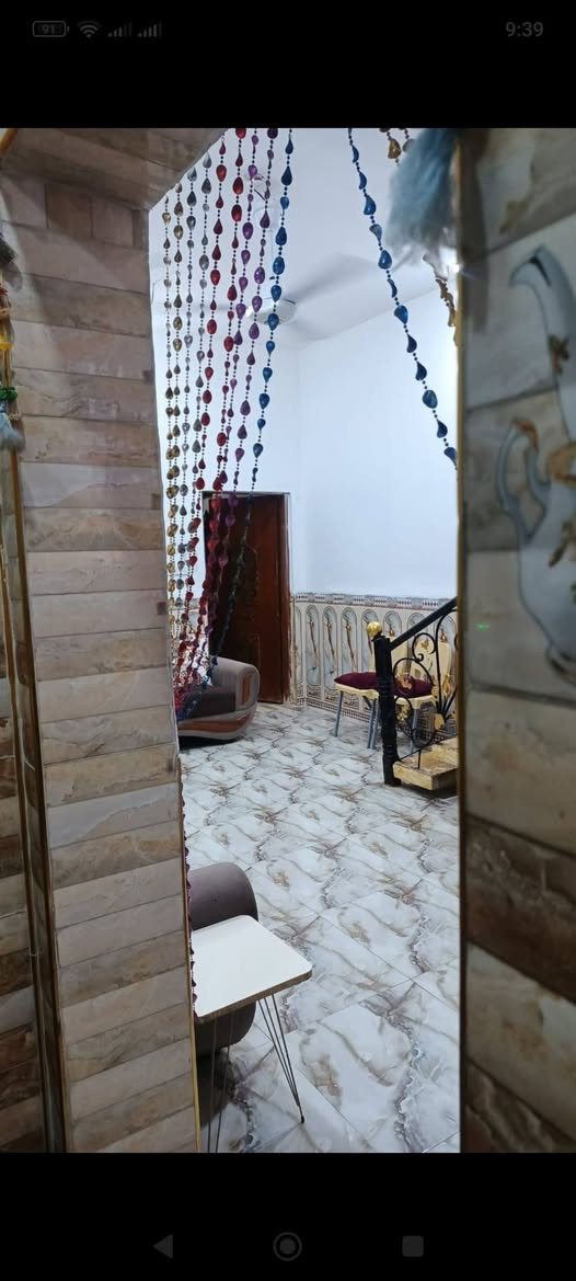 بيت للبيع حي الحكم مساحه ١٣٥م طابق او نص يباع على المبادره استفسار اتصل ***********
