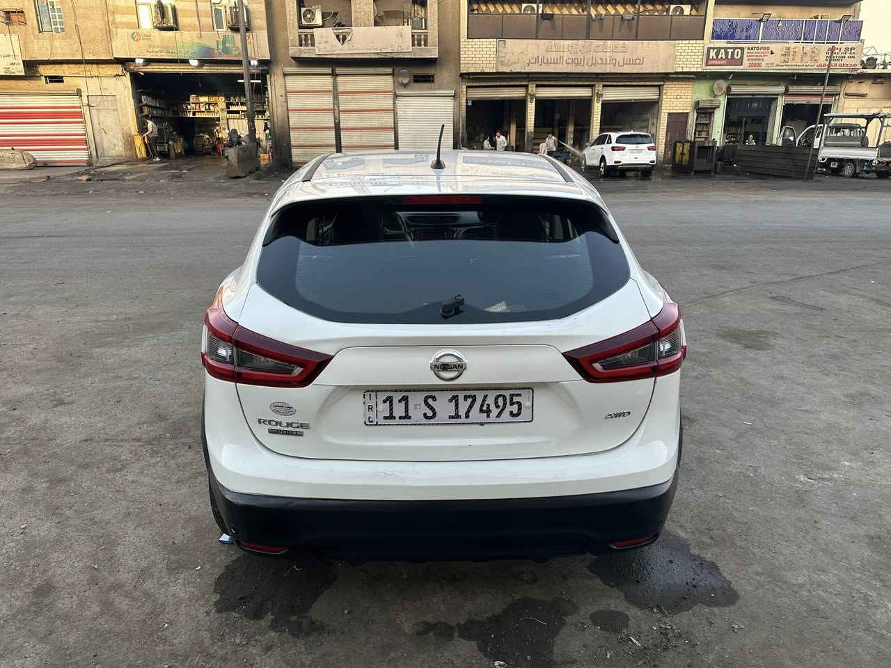 سلام عليكم
نيسان روج سبورت موديل 21 محرك 2000 رقم بغداد باسمي ماشية 80 الف  كامرة دوارة 3 انضمة قيادة مانع انزلاق توقف ذاتي عند الرجوع تحديد مسار فور ويل  وبعد بيها موصفات سعرها 157 $ هاتف ***********  مكان السيارة. بغداد
