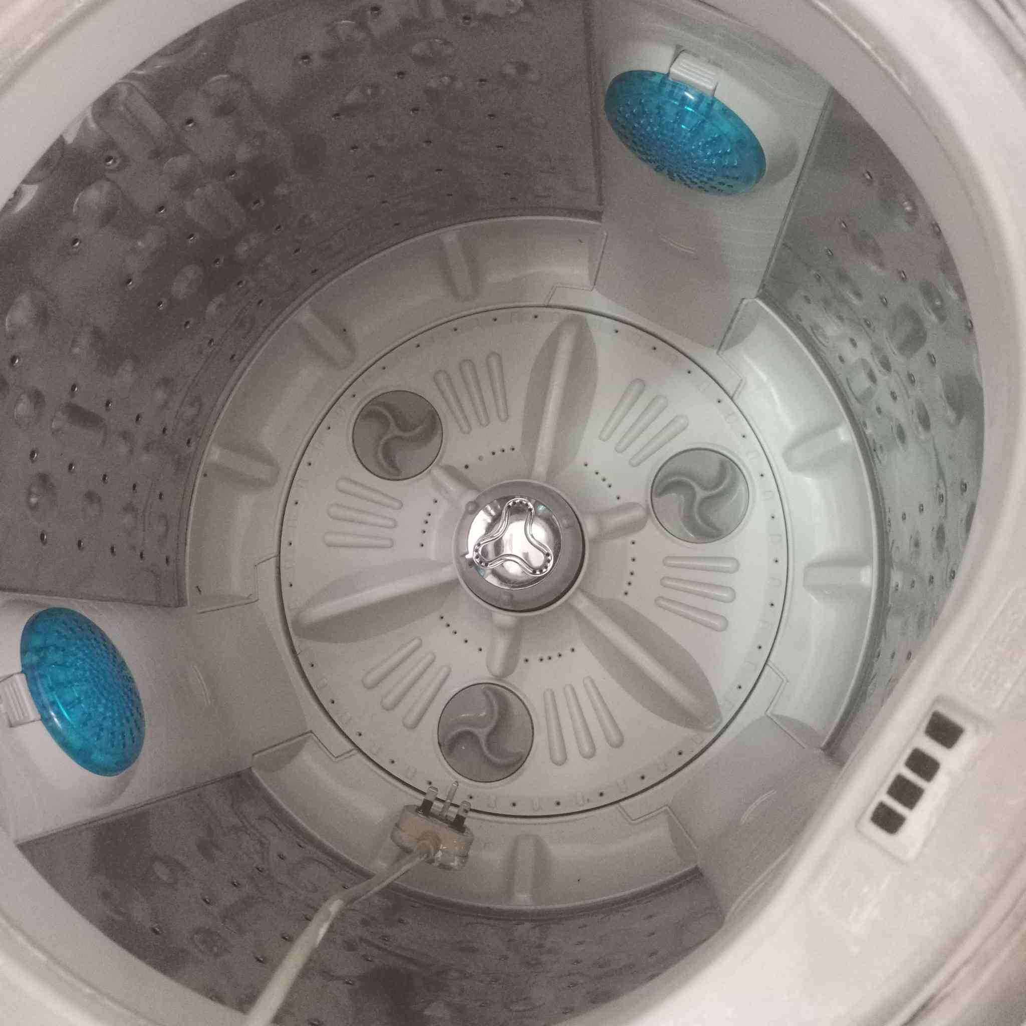 سلام عليكم غسالة LG حجم ١١ كيلو نظيفة جدآ شرط الفحص اكرر تفحص الغسالة بكل انواع الغسل يالله تاخذه بغداد الكرخ ***********
