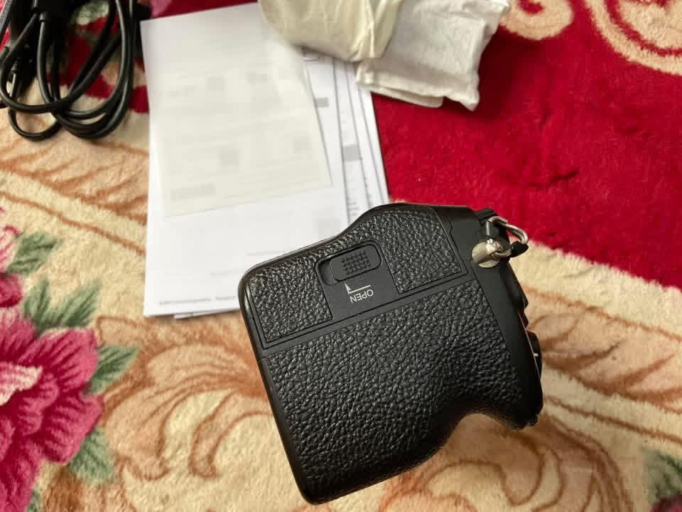 سوني a74 نظيفه اخت الجديد
الشتر 5k عدسه 28-70 سيكما ارت 

فتحة 2-8 السعر مليونين و 850 الف 

مكاني بابل 

***********
