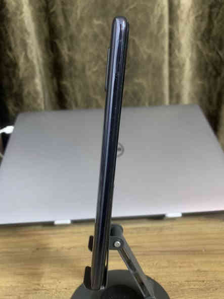 📱 Samsung Galaxy A71 للبيع

🔹 اللون: أسود
🔹 السعة: 128GB
🔹 الجهاز نظيف جدًا
🔹 الشاشة خالية من الشخوط — النقاط الظاهرة بالصور هي من لزكة الحماية فقط
🔹 الجهاز ما مفتوح نهائيًا
🔹 يجي وياه كفر هدية + الكارتونة الأصلية 🎁

🧩 المواصفات العامة:
• شاشة Super AMOLED Plus بحجم 6.7 إنش FHD+
• ذاكرة RAM 8GB
• معالج Snapdragon 730 قوي وسلس
• بطارية 4500mAh تكفي استخدام يوم كامل
• كاميرا خلفية رباعية بدقة 64MP
• بصمة داخل الشاشة + شحن سريع 25W
• يشغل ببجي 60 فريم بثبات 🎮
• أداء ممتاز للألعاب المتوسطة والتصفح والاستخدام اليومي

💰 السعر: 150 ألف بيه مجال

📞 للتواصل: ماسنجر أو واتساب ***********
📍 الموقع: بغداد – حي القاهرة
🚫 ماكو توصيل
