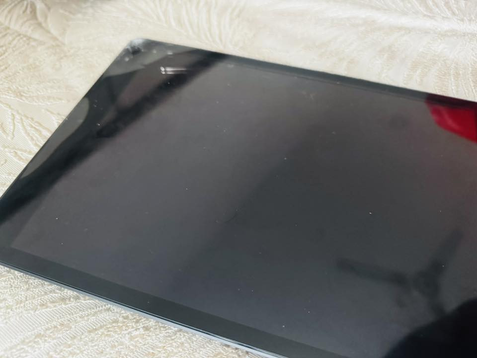 ايباد 9 ذاكره 256 كامل ملحقاته مامبدل بي اي شي ولا مفتوح ونضيف ماعدا هاي الضربه بالشاشه وممأثره عليه ومابي اي لاگ ولا تشكيل باللمس للبيع او مراوس ب انفنكس باد GT 
***********
للاستفسار واتساب او اتصال
