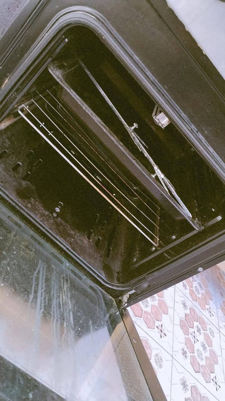 طباخ 4 اعيون وفرن مستعمل قليل شرط النضافه السعر 150 وبي مجال ***********
