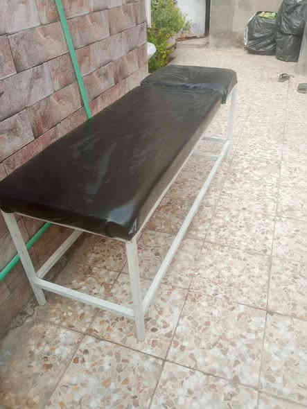 سديه طبية عراقية للمرضى أو للعيادات 
صنع عراقي حديد قوي ما يهم اي وزن تتحمله 
جديدة و نظيفة و اسفنج جديد موجوده بناصرية حي اريدو 
و يوجد توصيل داخل ناصرية 
السعر ٩٠ الف 
***********
