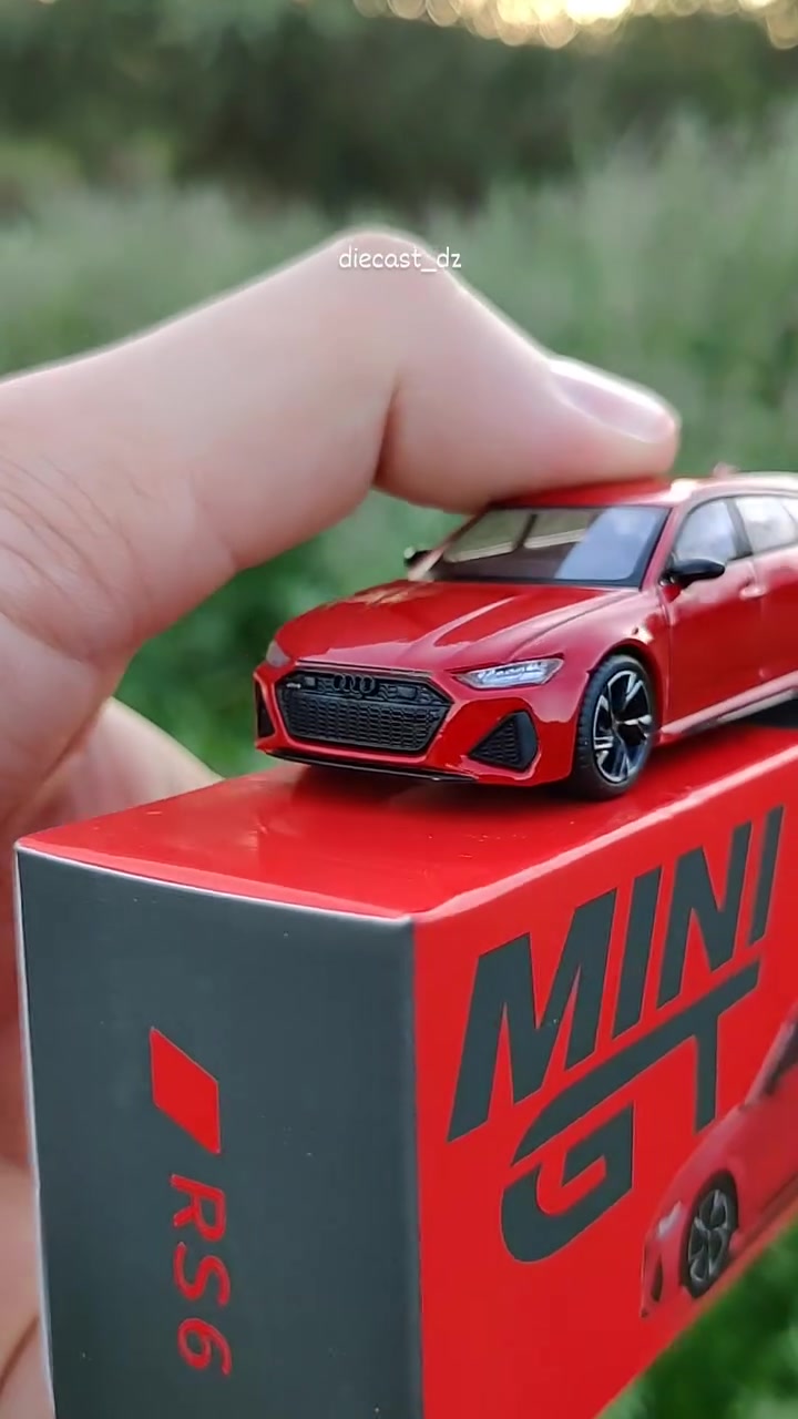 Precision in every detail. Passion in every scale.

Audi RS6 Avant. Carbon Black Edition Tango Red 👿🔥

Brand: MINI GT
Scale: 1/64

#MiniGT #AudiRS6 #DiecastCollector #164Scale #WagonMafia #MiniatureArt #RS6Avant #DiecastPhotography


**إذا كنت صاحب هذا الإعلان وتريد حذفه لأي سبب، رجاءا أرسل رسالة إلى الدعم الفني**