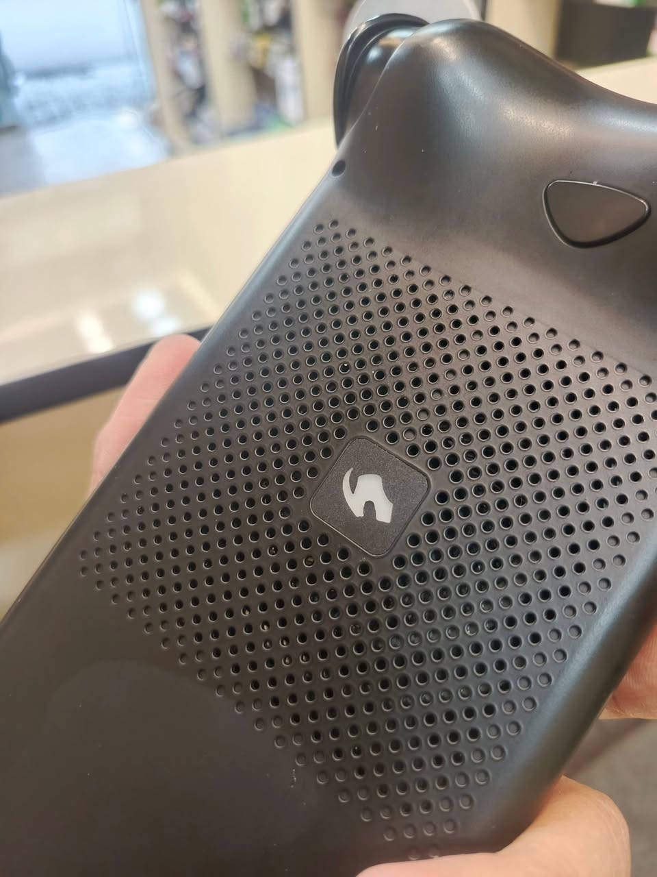 🔥 للبيع: AYN Loki Zero – جهاز PC محمول (Handheld) 🔥
📌 المعالج: AMD Athlon 3050e
📌 كرت الشاشة: AMD Radeon Vega 3 
📌 الرام: 8GB DDR4
📌 الخزن: SSD 128GB
📌 النظام: Windows 10
📌 الشاشة: 6 إنچ – دقة 1920×1080 (FHD)
🎮 الأداء:
– يشغل ألعاب PC مثل:
Resident Evil 2 / 3 Remake
GTA V
Far Cry 3
Call of Duty القديمة
FIFA / PES
– إعدادات Low إلى Medium
– يدعم FSR لرفع الأداء
🔌 المنافذ:
USB-C 
منفذ سماعة
يدعم توصيل شاشة خارجية وUSB Hub
📦 الحالة: نظيف / استخدام شخصي
💰 السعر: 250 
📍 المكان النجف
متوفر توصيل


**إذا كنت صاحب هذا الإعلان وتريد حذفه لأي سبب، رجاءا أرسل رسالة إلى الدعم الفني**