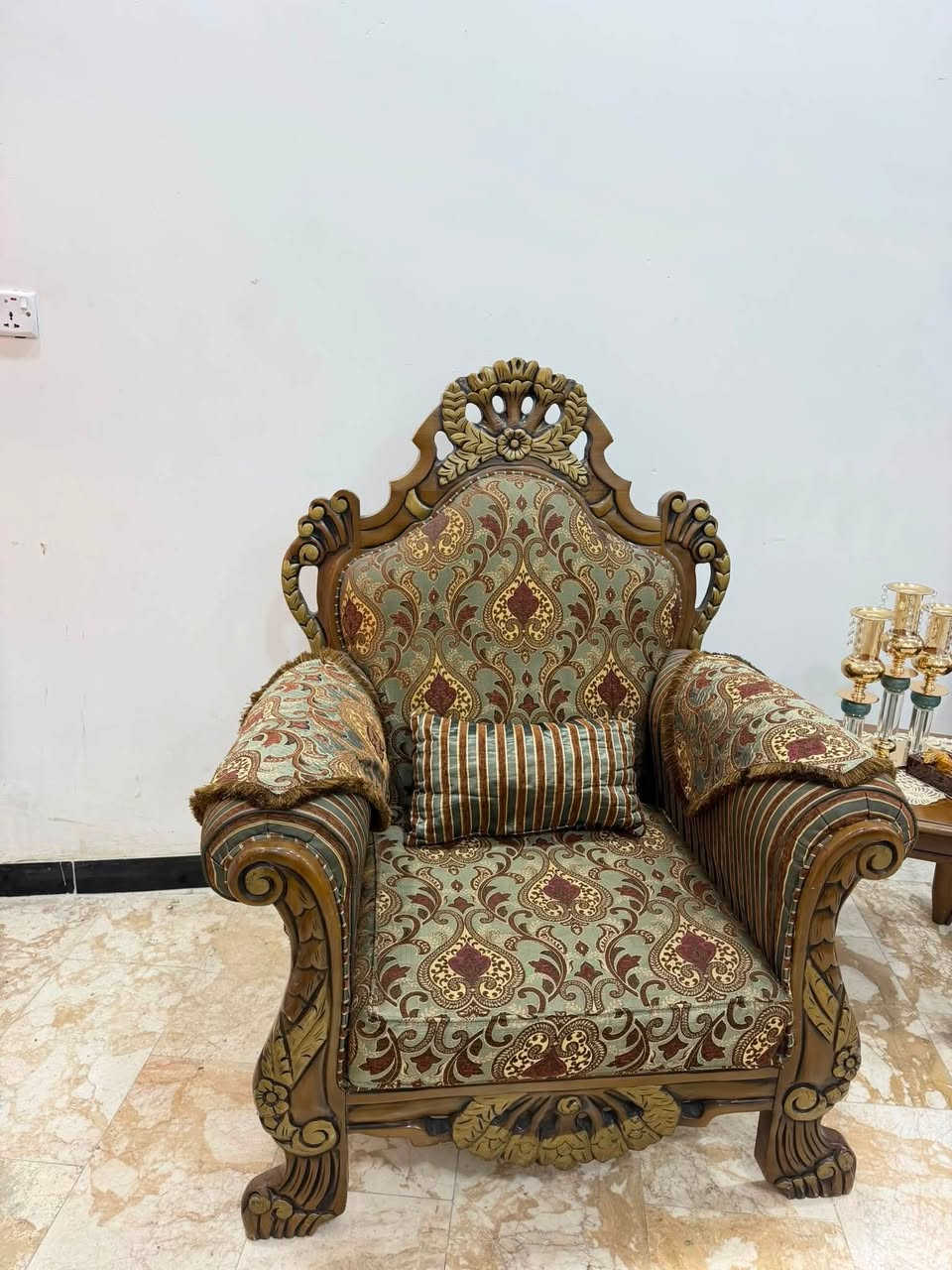 سلام عليكم تخم ملكي لون جوزي نظيف الى درجه تجي تشوف وتكلب وتشيل للاستفسار الاتصال ع هذه الرقم *********** 
سعره 450 الف وبي مجال

