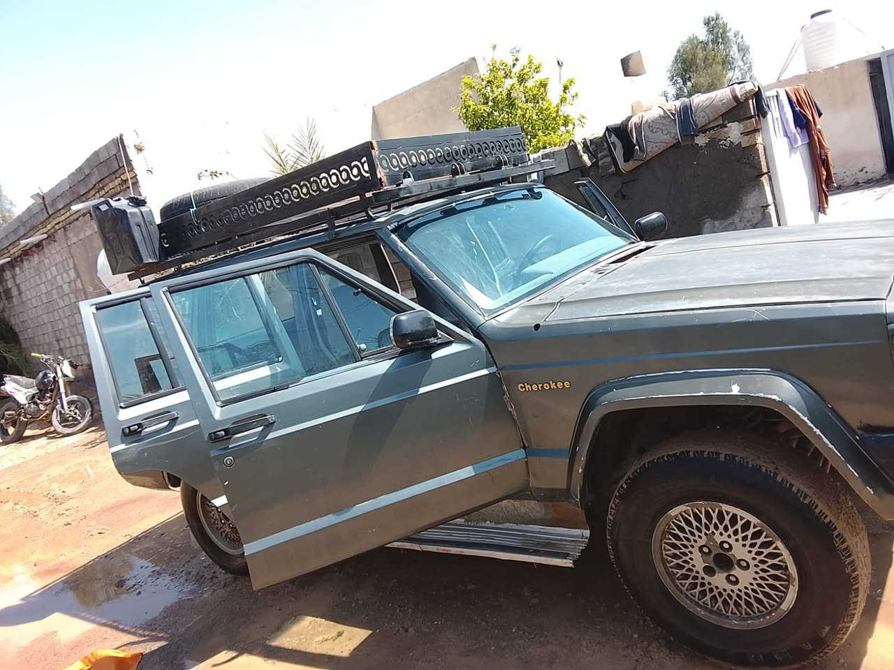 السلام عليكم
جيب شيروكي ستيشن 1988 
سيارة نظيفة وما بيها نقص سنوية عظم عاج لحد 28 
مكانها بغداد تحويل ثاني يوم ، محرك بطة 

السعر 37$ 

متواجد اتصال + واتسآب 
***********
