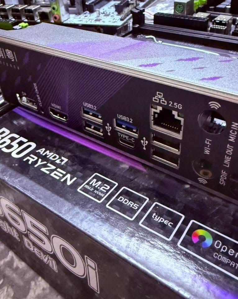 سلام عليكم 🫡

حبايبنا متوفر � مذربورد B650i Gaming 🔥

💻 مناسب  لتجميعات الألعاب

🎮 تدعم العدد من الالعاب

⚡ تدعم معالجات Ryzen الحديثة + DDR5

🚀 أداء سريع وثابت

✅ حالة ممتازة غير مستخدم 

✅ جاهزة للتجربة

💰 السعر 75,000 دينار مع التوصيل 🔥🤍🌺

🚚 يوجد خدمة توصيل لجميع المحافظات


**إذا كنت صاحب هذا الإعلان وتريد حذفه لأي سبب، رجاءا أرسل رسالة إلى الدعم الفني**
