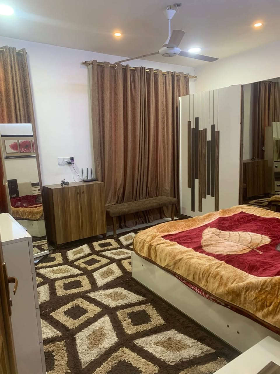 السلام عليكم دار للبيع 🏡
المساحه / 50 متر 
واجه / 5
ونزال / 10 
محتويات الدار /  2 غرف نوم + صاله + مطبخ + خدمات عدد 2  
موقع الدار /  الكرخ الاعلام حي الشباب 📍
بناء  2023
 دار نظيف وجديد  + ارضيه مرمر 
جنس العقار / طابو ملك صرف 

لمعرفت تفاصيل اكثر الاتصال علئ الارقام الاتيه 📞☎️ 
***********
***********
***********
مكتب سما النخيل _ الاعلام _ حي الشباب _ سوق اميمه 📍
