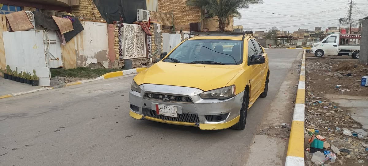 سلام عليكم لانسر قرش 2009 خليجي فول بصمه نضام ترحيب 
محرك 2000 كير ومحرك مكفولات تخم تاير جديد لبارحه شديته سياره يحتجلهه صبغ وجيبلهه اربع بيبان ودعميه خلفيه نفس لون سياره جدد انطيهن ويه سياره سعر 60 وبيهه مجال *********** بغداد, العراق
