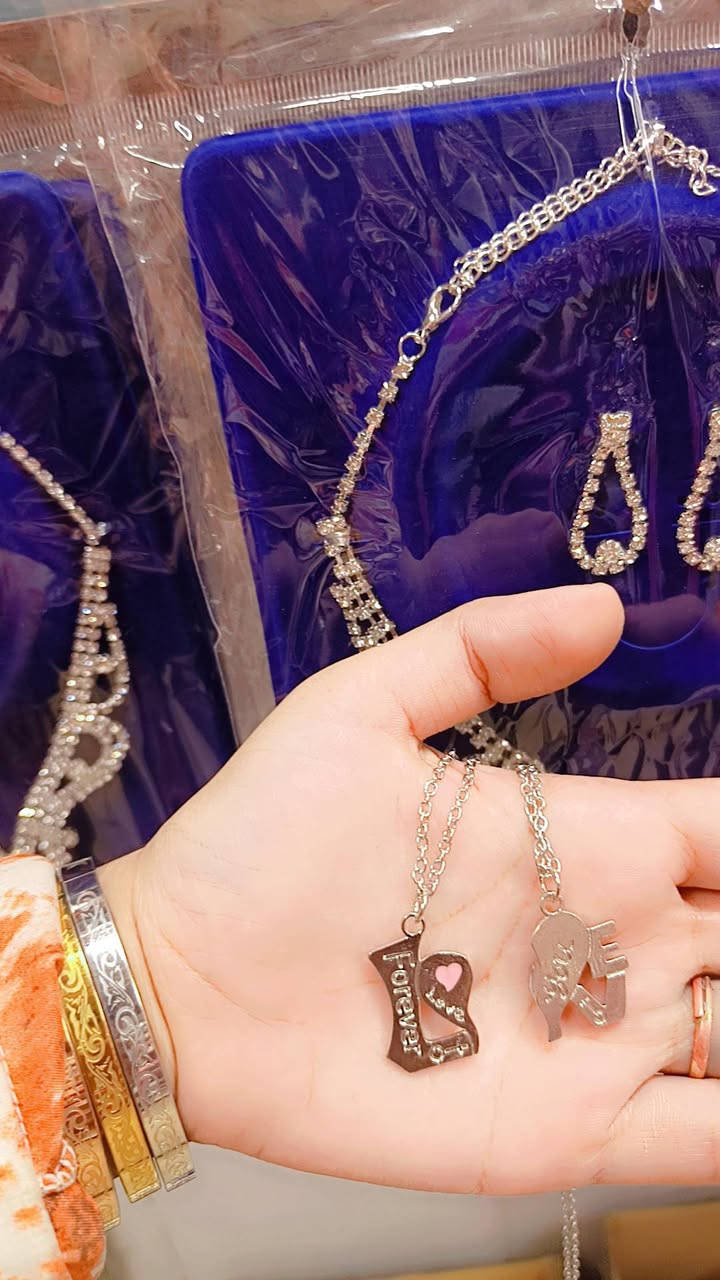 تشكيلة سلاسل
توينز وbest friend
التصوير عالطبيعة
😍😍😍😍


**إذا كنت صاحب هذا الإعلان وتريد حذفه لأي سبب، رجاءا أرسل رسالة إلى الدعم الفني**