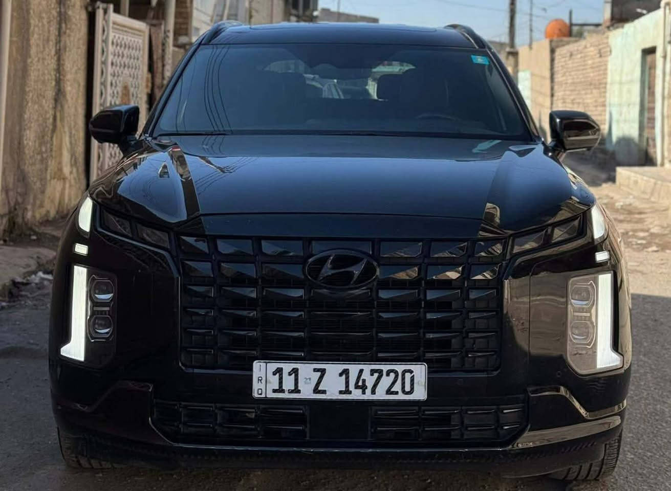 بلسايد كلكرافي  موديل  2024 نايك دشن
الارباك : ستيرن  راجع سستم
هونداي بلسايد كلكرافي نايك أدشّن VIP

اللون : اسود
العداد : 25 ألف قابل للزياده            مرقم بغداد الدولي بسمي  
 
الضرر … بنيد مبدل بلدي  السيارة بدون صبغ ليبل واحد 

المواصفات :- داخل الكشنات شامو و جلد يجي فقط بل نايك ادشن 
1-شاشة عرض داتشو 
2-المحرك   v6    3.8 
3-بصمة تشغيل + بصمة ابواب 
4-اصطفاف ذاتي(تقديم + ترجيع عن طريق الريمونت)  
5-فتحة سقف عدد 2 سقف +بانوراما
6-سماعات هارمن كاردن عدد ١٦
 7-رادار امامي  + خلفي 
8-حساسات امامي + خلفي 
9-كامرات عدد 5  360 درجة 
10-كشنات امامي خزن ميموري 
11-كشنات كهربائي تدفئة وتبريد
12-انارة داخليه (محيطيه) + انارة دشبول 
13-بردات جانبية
14-تبريد مركزي امامي + خلفي منفصل التحكم
15-تحكم ستيرن + شفتات
16-تدفئة ستيرن 
17-مرايا هيتر + تعتيم 
18-صندوق كهربائي شفط + اربع وضعيات فتح صندوق
19-وضعيات قيادة  (٤) فورويل 
20-ويل كب حجم  ٢٠ 
21-اوتو هولد + نقطة عمياء 
22-سايد بريك بصمة + مثبت سرعة
23-شحن وايرلس 
24-إشارات بالمرايا  + إشارات جانبيه
25-اوتو هولد 
26-تحديد مسار
27-شاشة ديجتال كبيرة
28-تشغيل عن بعد .
29-تدليك كشن . مساج 
30-دفع امامي 
31-ماسحات اوتو 
وبعد بيها هوووواي مواصفات معروف الكلكرافي الVIP فول 1/1 

للاستفسار اكثر  الاتصال مكان بغداد 

رقم الهاتف:***********
السعر --275-- بيها مجال بسيط 
مكان السيارة بغداد حي العدل
