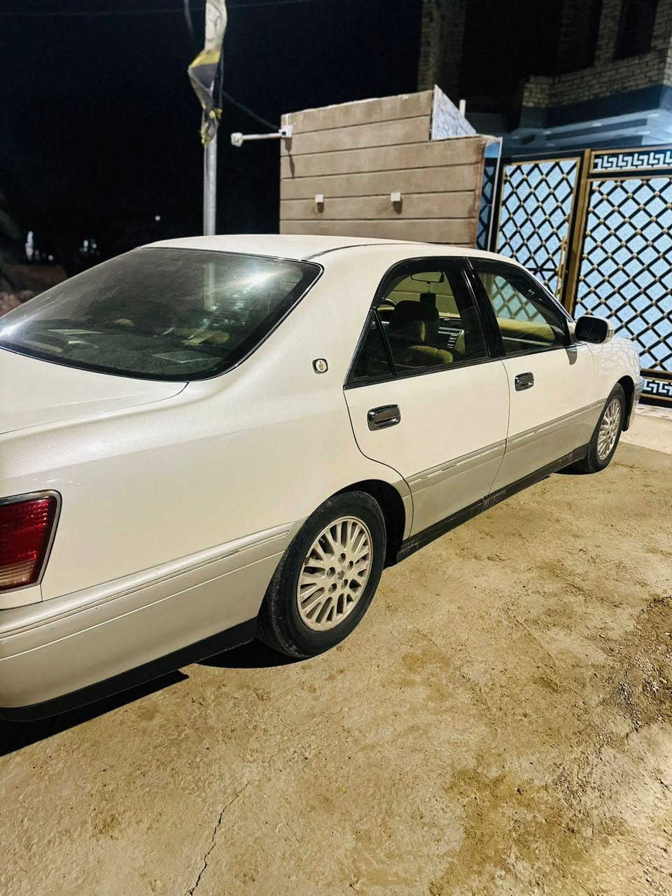 سلام للبيع تيوتا كراون (ملكه) كارتون
موديل 2000
رقم بغداد دولي مميز 
كفاله عامه من كلشي
كرستال
فيفيتي 2500
محورها غاز  غاز 
تحويره نجف فوك وجوه 
دشبول عارف العيساوي 
تحويرت فاضل عيدان
تبريد ثلج
شاشه 
اشاير مري 
شفط مري 
هيتر مري 
 برده خلفيه 
حجر بيئه 
ويل حصيره
السعر 155 وبيها مجال للطيبين 
رقم الهاتف ***********
