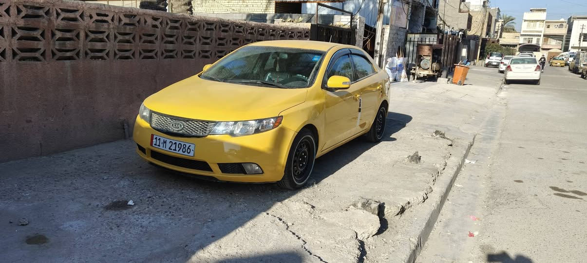 السلام عليكم
كيا فورتي 2012 حادثها لغد والسوانر موجود بل منشور 

حداديه جديده وكير ومحرك جدد 

مكانها حي اور  السعر 90 وبيها مجال ***********
