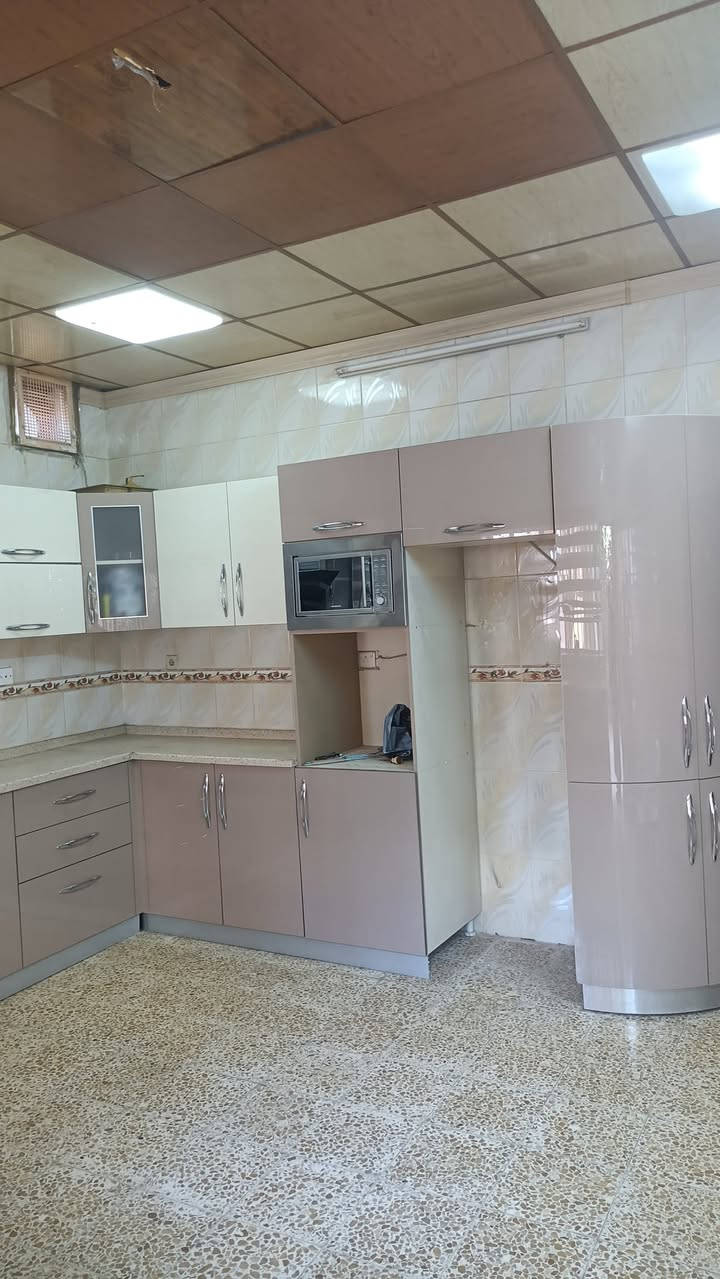 دار للبيع طابو صرف بأسم شخص واحد مساحة 203 متر ركن طابق واحد يتكون من غرفتين نوم وهول واستقبال وبيتونه كركوك 1اذار الفلكة الأولى قرب مسجد نورالهدى البيت فارغ تسليم المشتري مباشرة لمعرفةالتفاصيل الاتصال بالرقم***********
